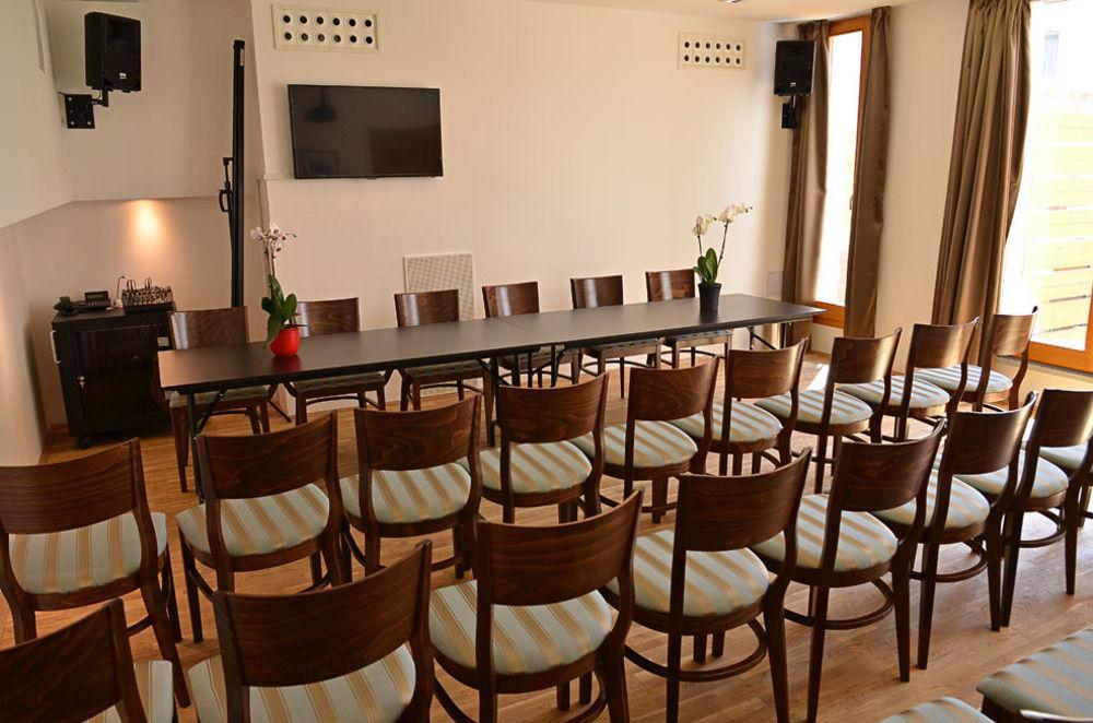 Hotel Arkadia Печ Экстерьер фото