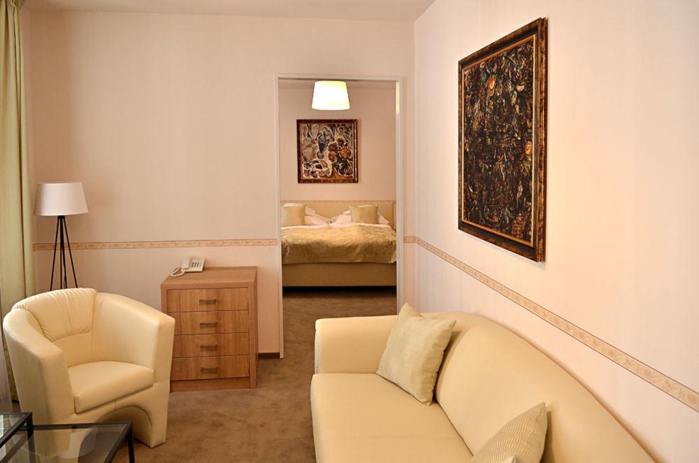 Hotel Arkadia Печ Экстерьер фото